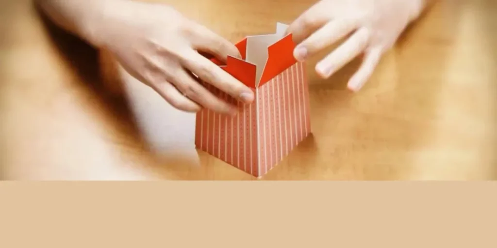 How To Fold Popcorn Boxes (1)